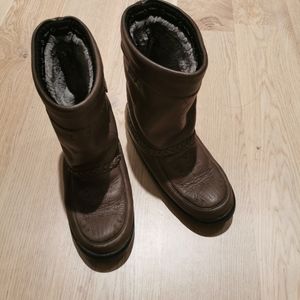 Manitobah waterproof winter boots